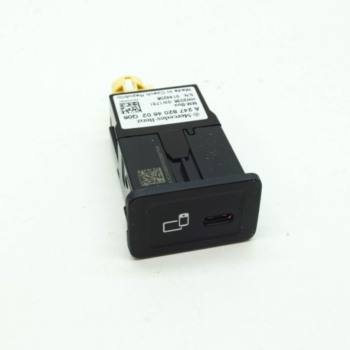 Unité de connexion - Mercedes-Benz (247-820-46-02)